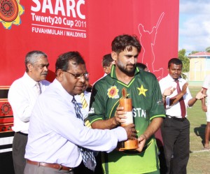 Man of the tournament Awais Zia receiving trophy from Mr. Keneree Abdul Sattar